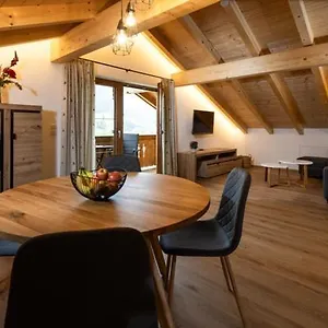Neumayer Apartment